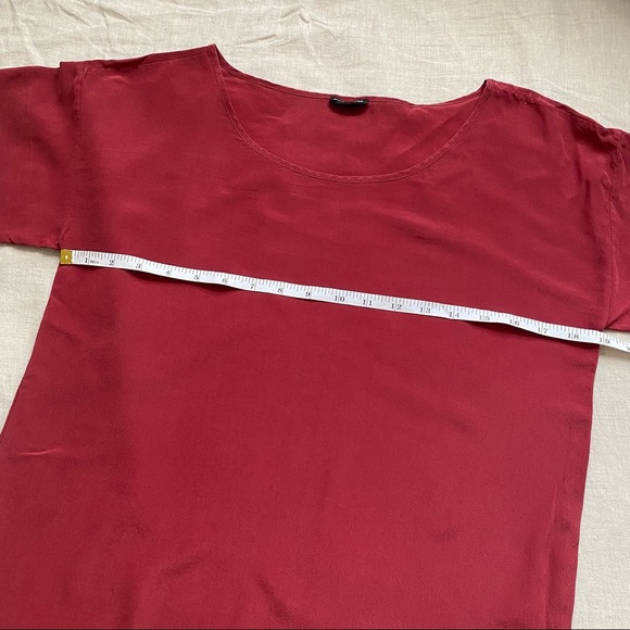 Club Monaco 100% Silk Burgundy Tee - Picture 3 of 6